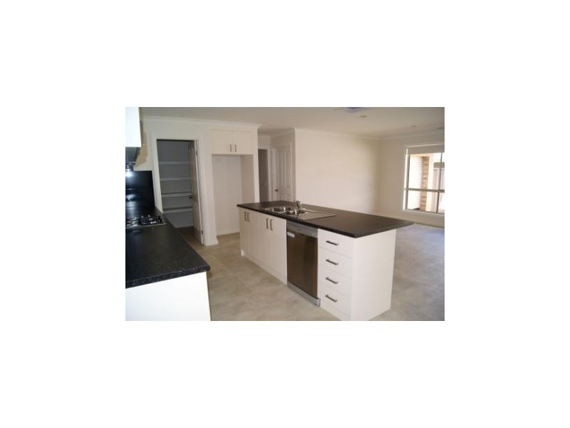 14 Britton Court, Jindera NSW 2642