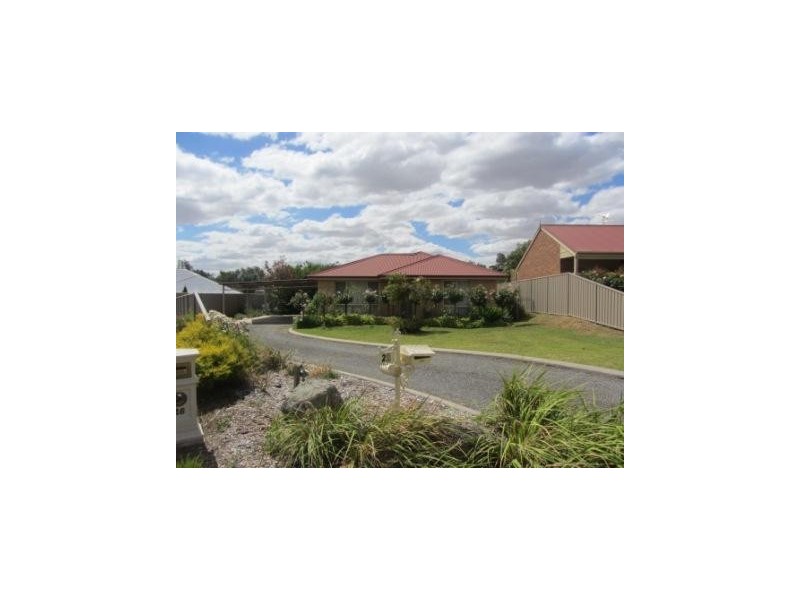 24 Berberick Court, Thurgoona NSW 2640