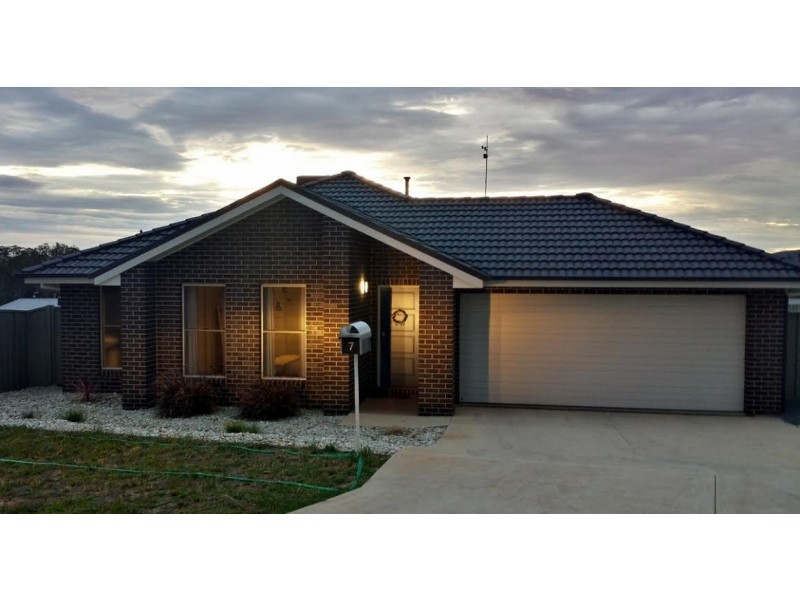 7 Friabird Way, Thurgoona NSW 2640