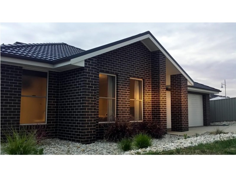 7 Friabird Way, Thurgoona NSW 2640