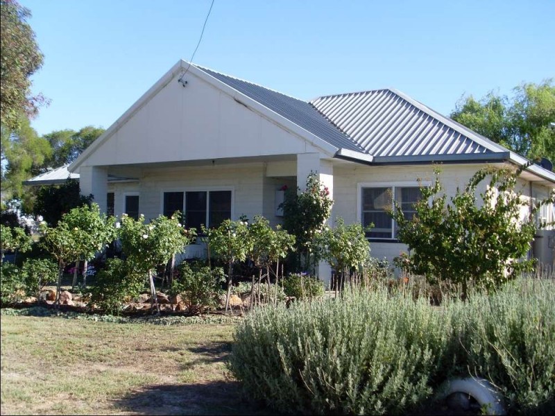 18 Douglas Street, Culcairn NSW 2660
