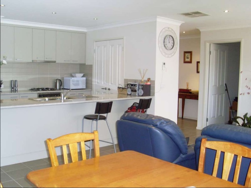 2/774 Centaur Road, Hamilton Valley NSW 2641