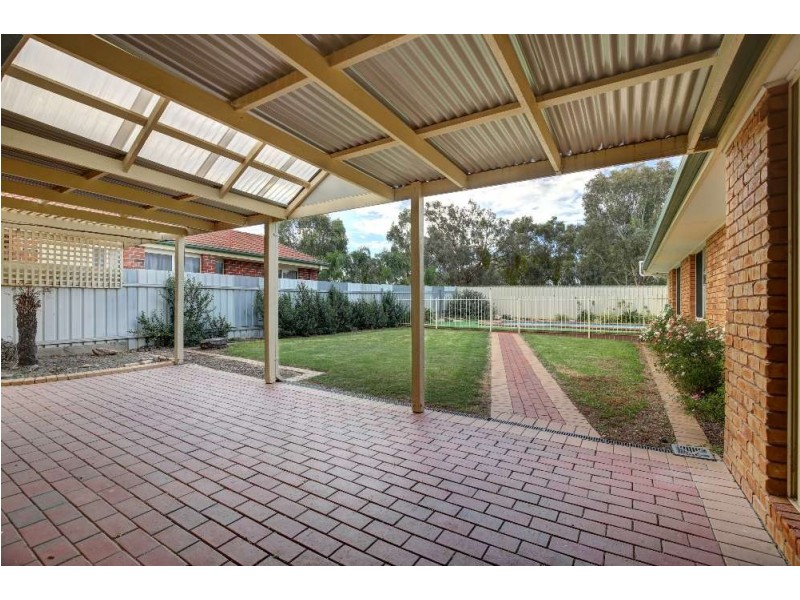 43 Saville Avenue, Lavington NSW 2641