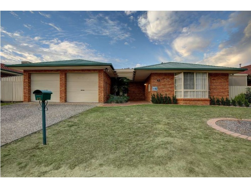 43 Saville Avenue, Lavington NSW 2641