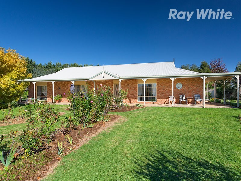 194 Bank Street, Howlong NSW 2643