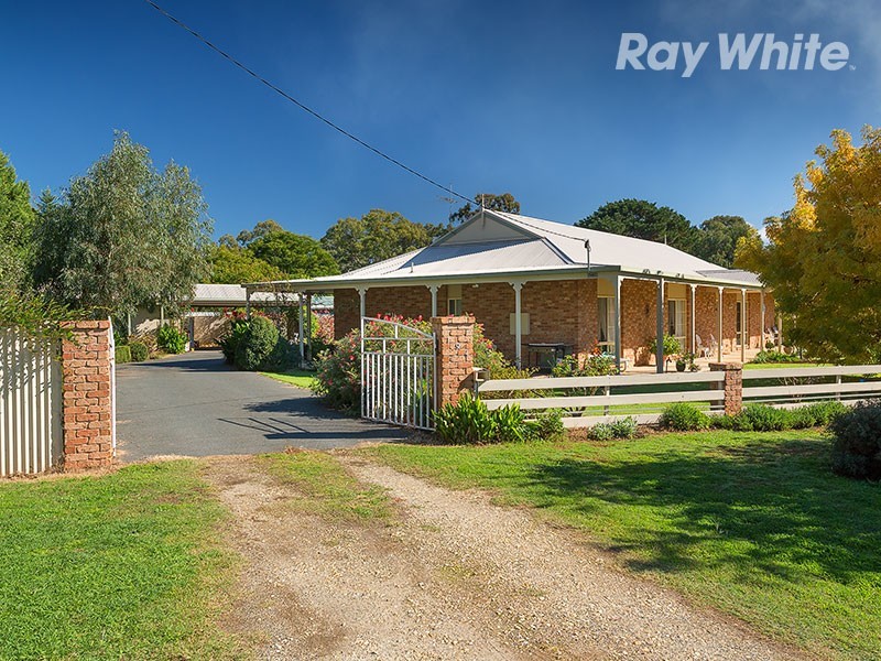 194 Bank Street, Howlong NSW 2643