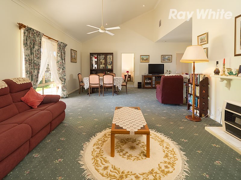 194 Bank Street, Howlong NSW 2643
