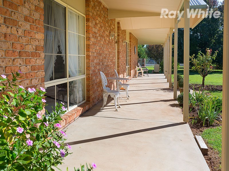 194 Bank Street, Howlong NSW 2643