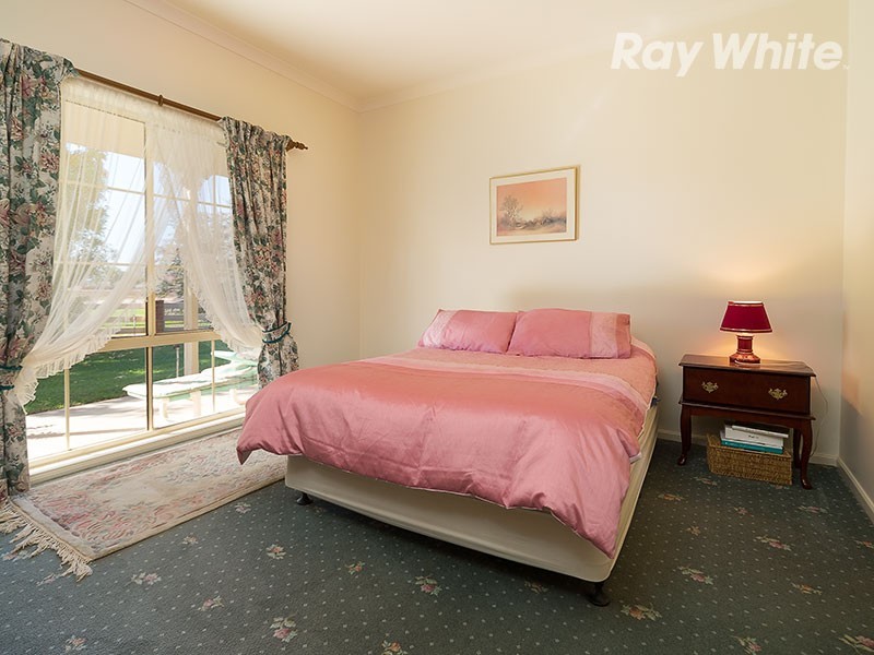 194 Bank Street, Howlong NSW 2643