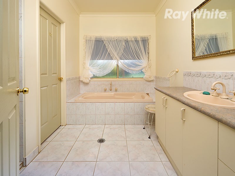 194 Bank Street, Howlong NSW 2643