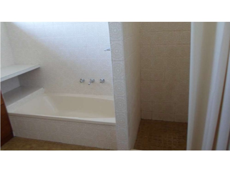 1/307 Vickers Road, Lavington NSW 2641