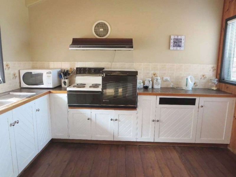 279 Tracy Street, Lavington NSW 2641