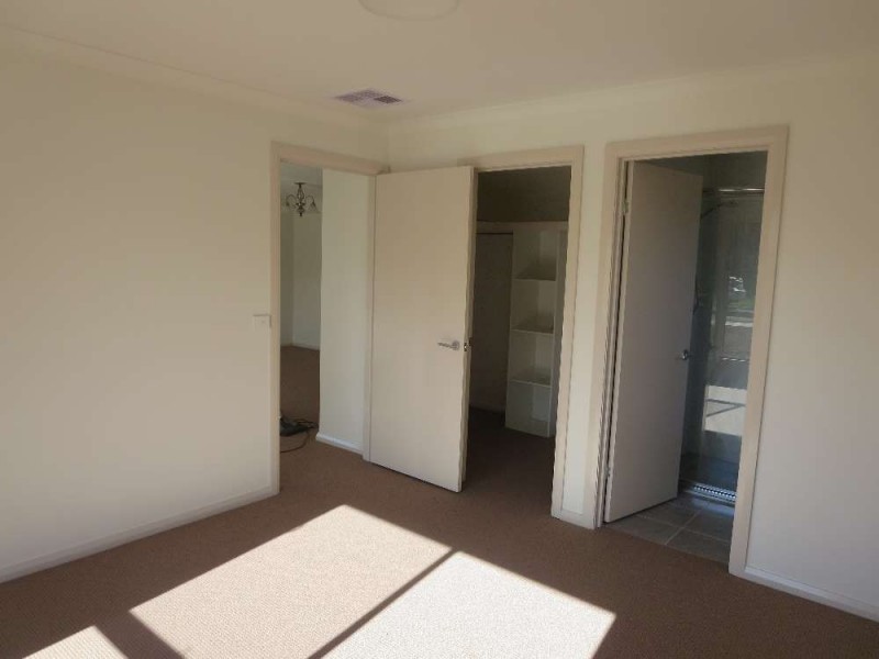 34 Lawson Circuit, Lavington NSW 2641