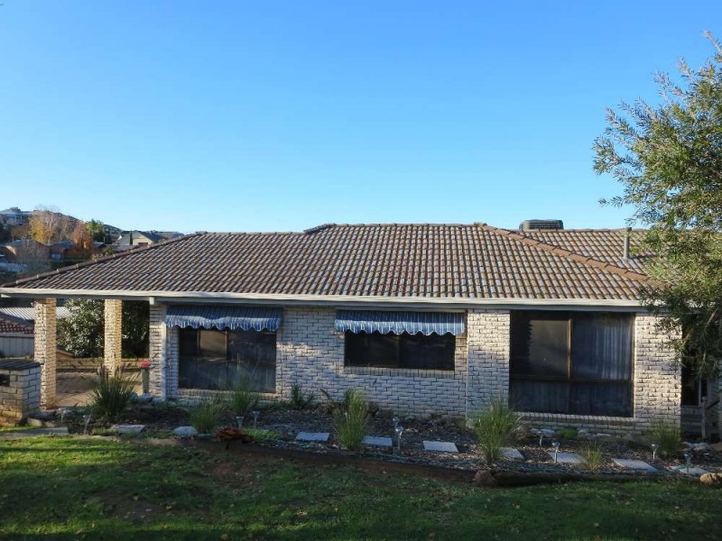 2 Karl Court, Lavington NSW 2641