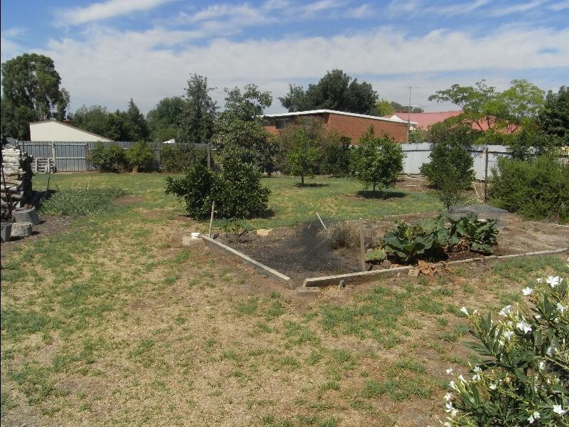 106 Pell Street, Howlong NSW 2643