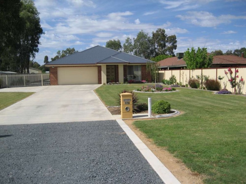 176 Clarke Street, Howlong NSW 2643