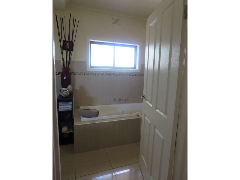 213 Mount Street, East Albury NSW 2640