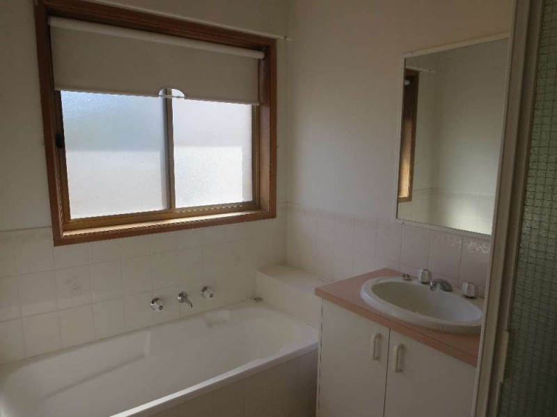 2/381 Dick Road, Lavington NSW 2641