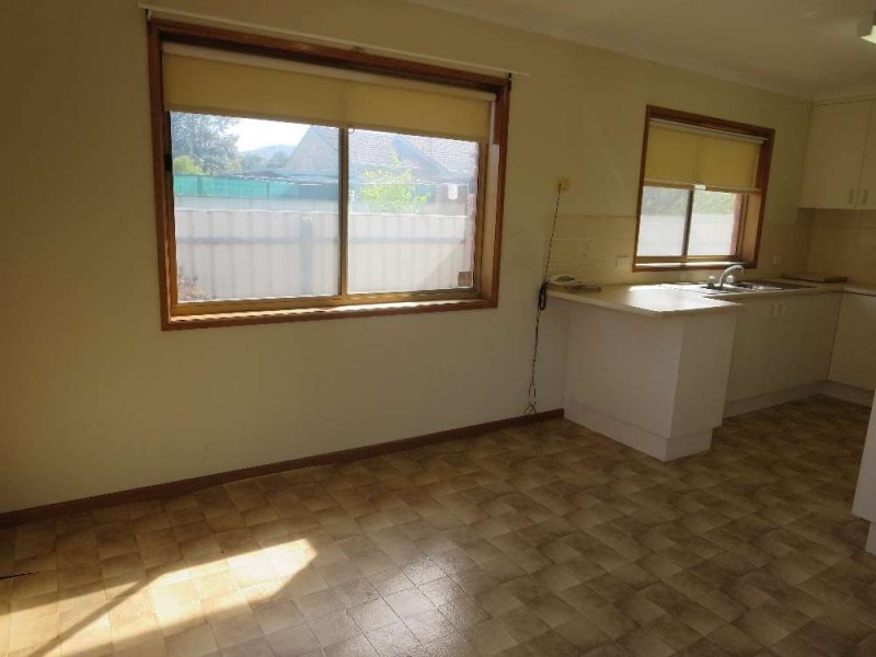 2/381 Dick Road, Lavington NSW 2641