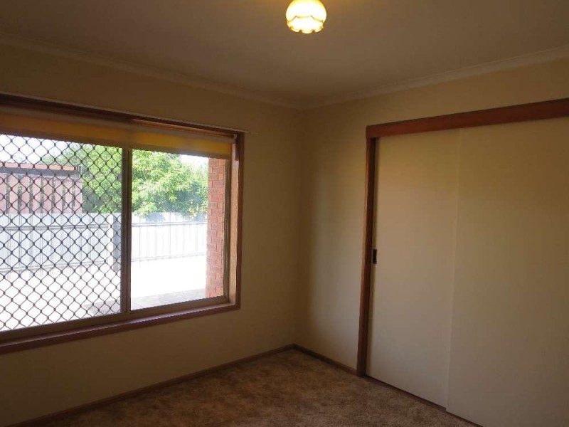 2/381 Dick Road, Lavington NSW 2641