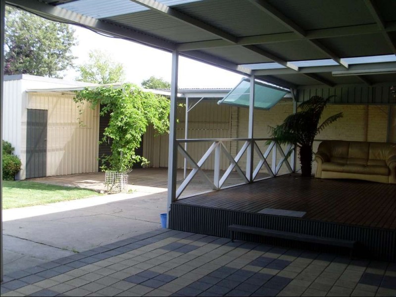 203 Kooba Street, North Albury NSW 2640