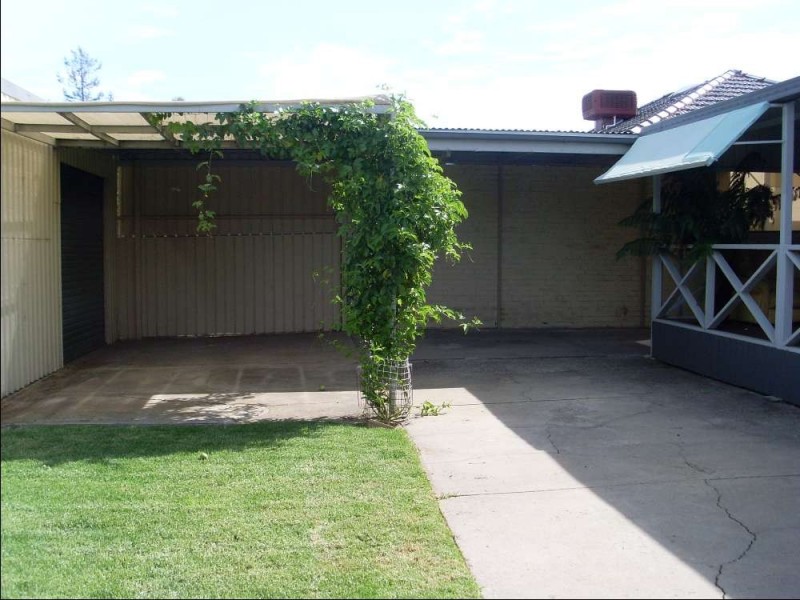 203 Kooba Street, North Albury NSW 2640