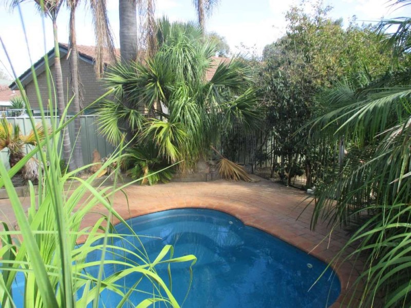 4 Buronga Drive, Springdale Heights NSW 2641