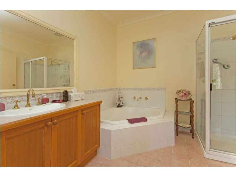 6 Hopwood Road, Thurgoona NSW 2640