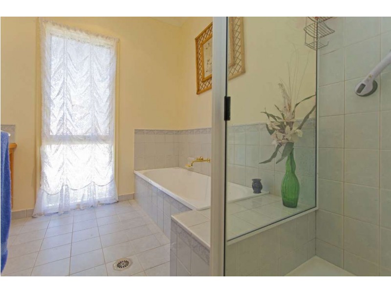 6 Hopwood Road, Thurgoona NSW 2640