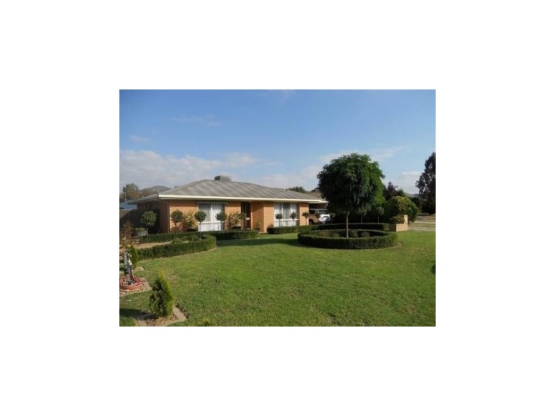 9 Stewart Court, Thurgoona NSW 2640