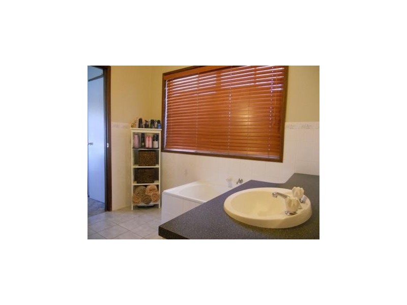 9 Stewart Court, Thurgoona NSW 2640