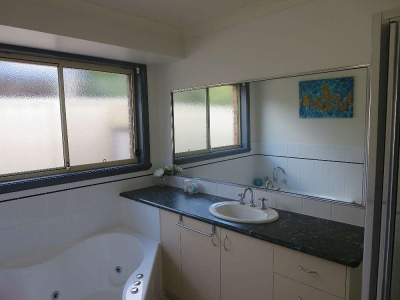 69 Dunne Crescent, Thurgoona NSW 2640