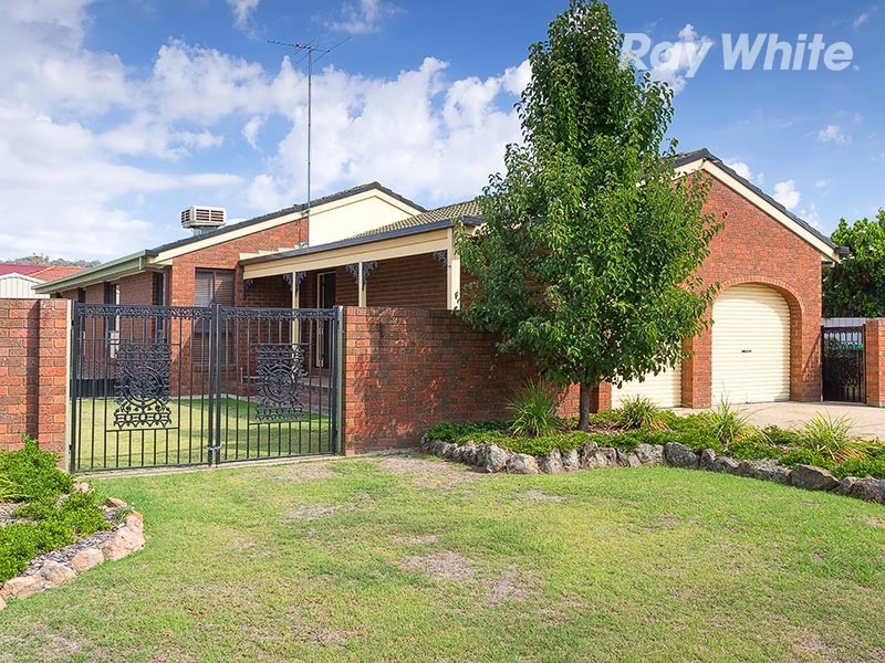 373 Poplar Drive, Lavington NSW 2641