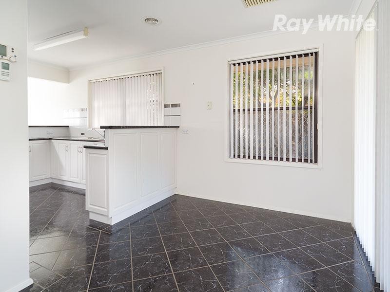 136 Howard Court, Howlong NSW 2643