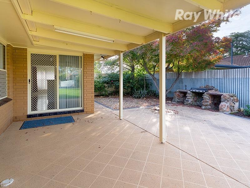 136 Howard Court, Howlong NSW 2643