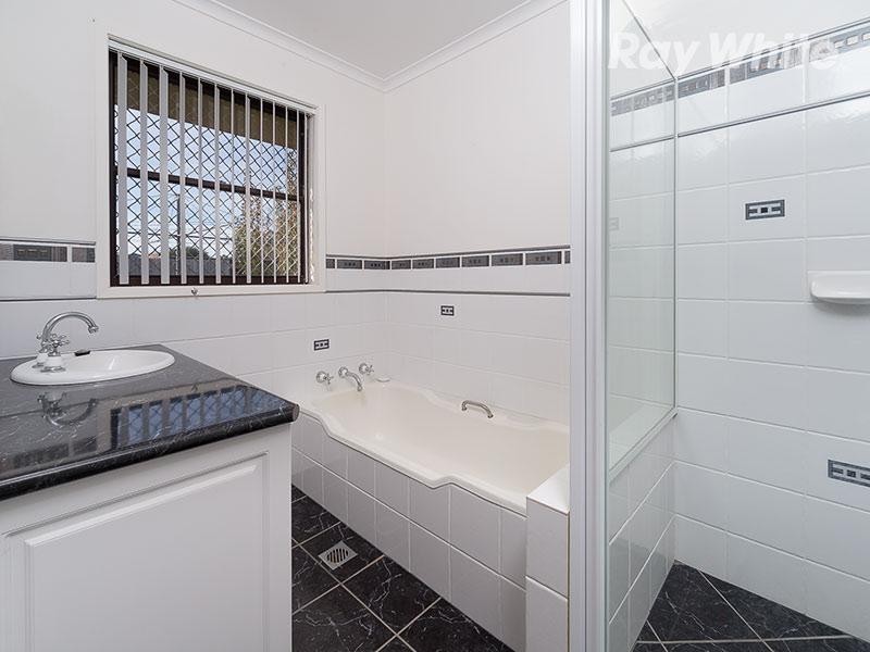 136 Howard Court, Howlong NSW 2643