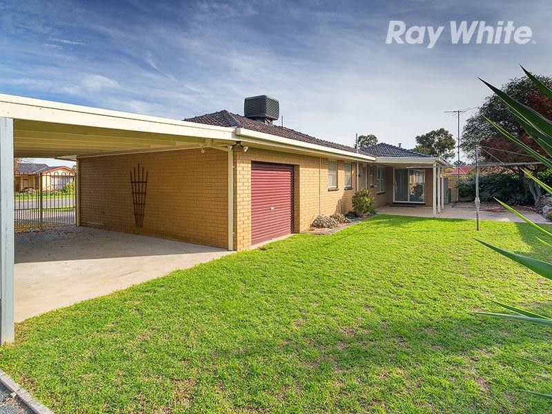 136 Howard Court, Howlong NSW 2643