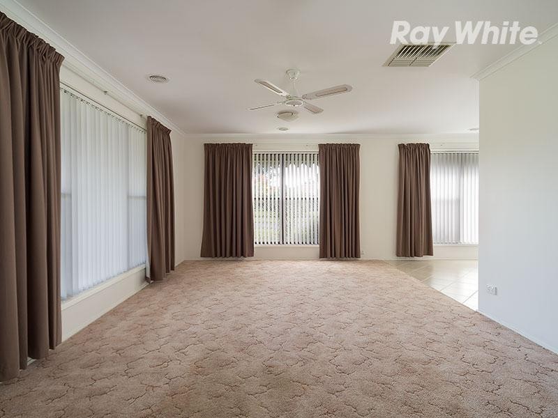 136 Howard Court, Howlong NSW 2643