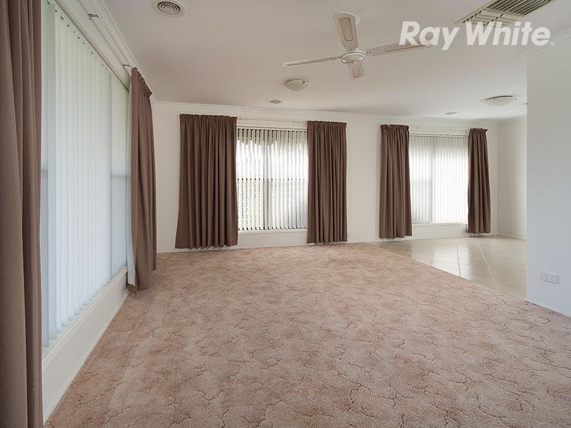 136 Howard Court, Howlong NSW 2643