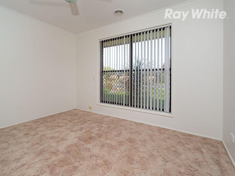 136 Howard Court, Howlong NSW 2643