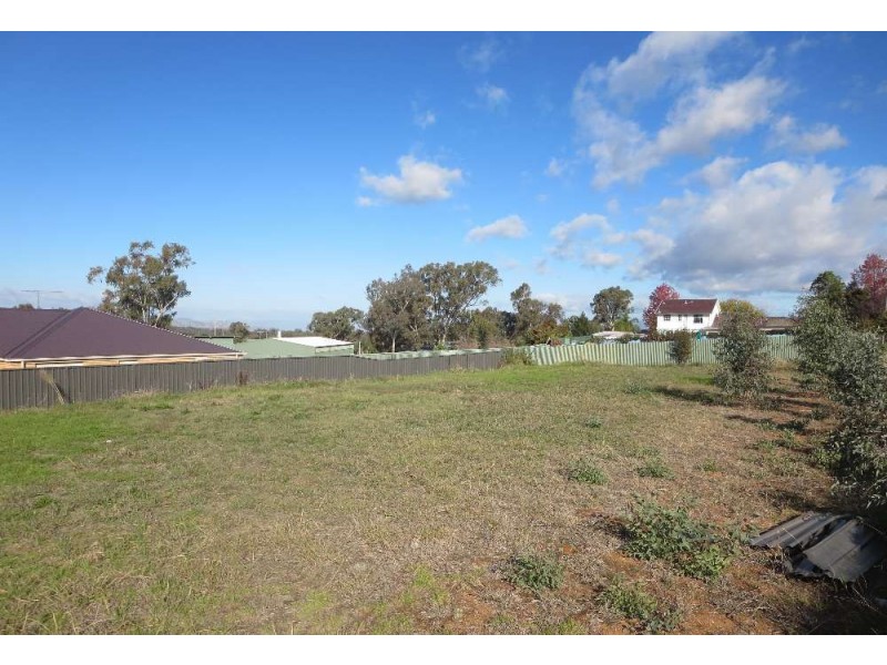 4 Nicola Place, Lavington NSW 2641