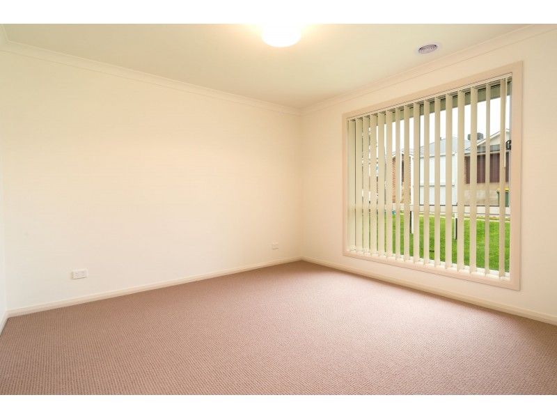 34 Lawson Circuit, Lavington NSW 2641