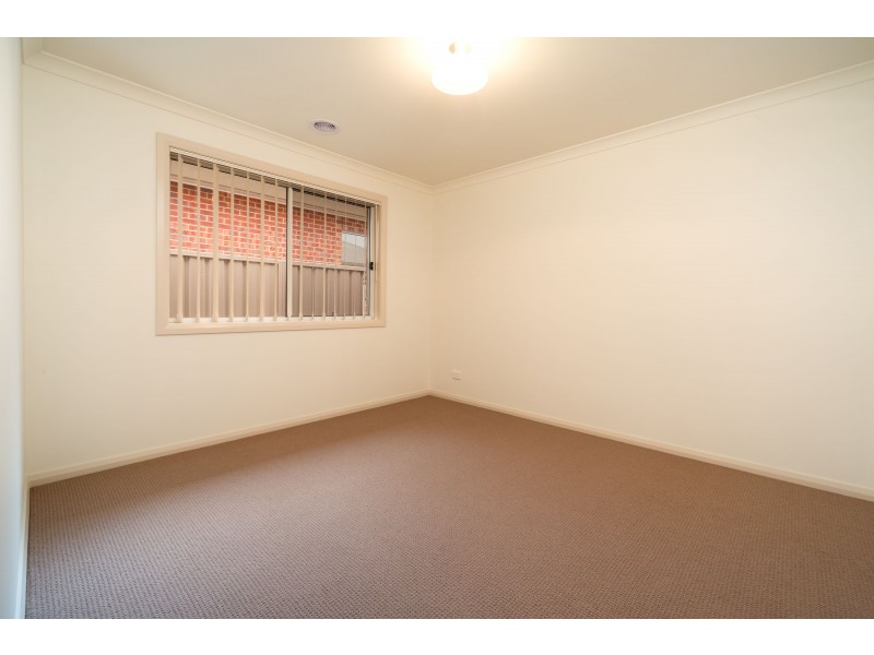 34 Lawson Circuit, Lavington NSW 2641