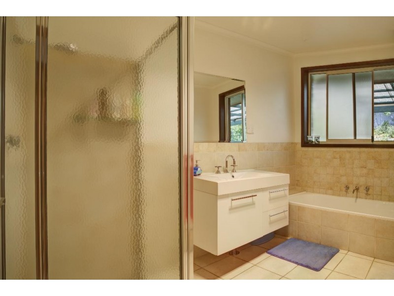 5 Mary Court, Lavington NSW 2641