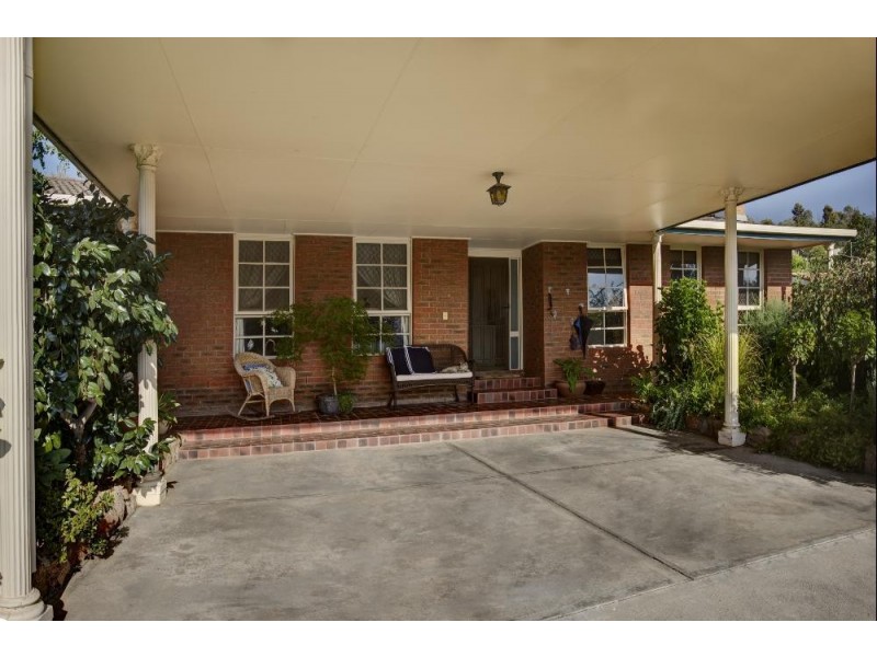 5 Mary Court, Lavington NSW 2641