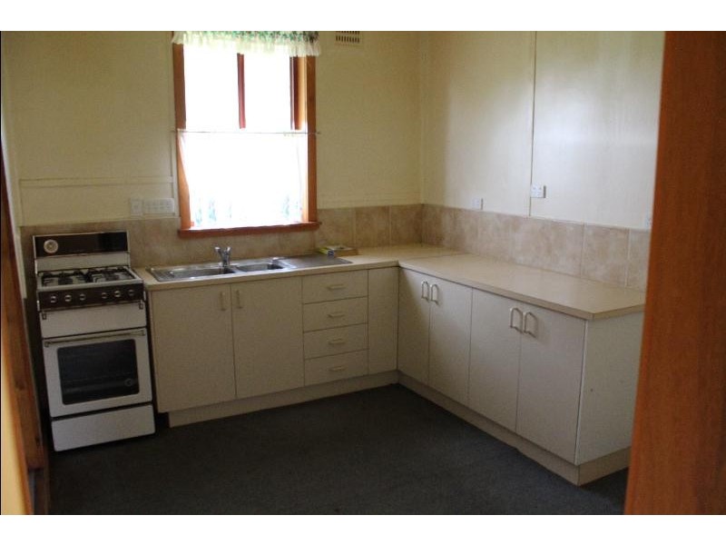 84 Hovell Street, Howlong NSW 2643