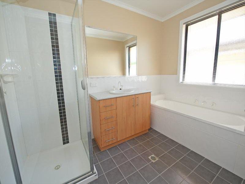 78 Jude Street, Howlong NSW 2643