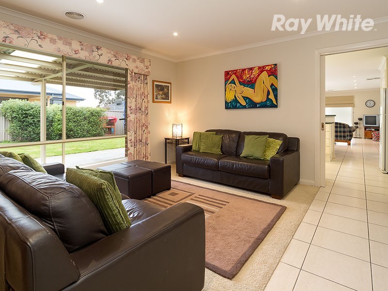 15 Dillagar Place, Lavington NSW 2641