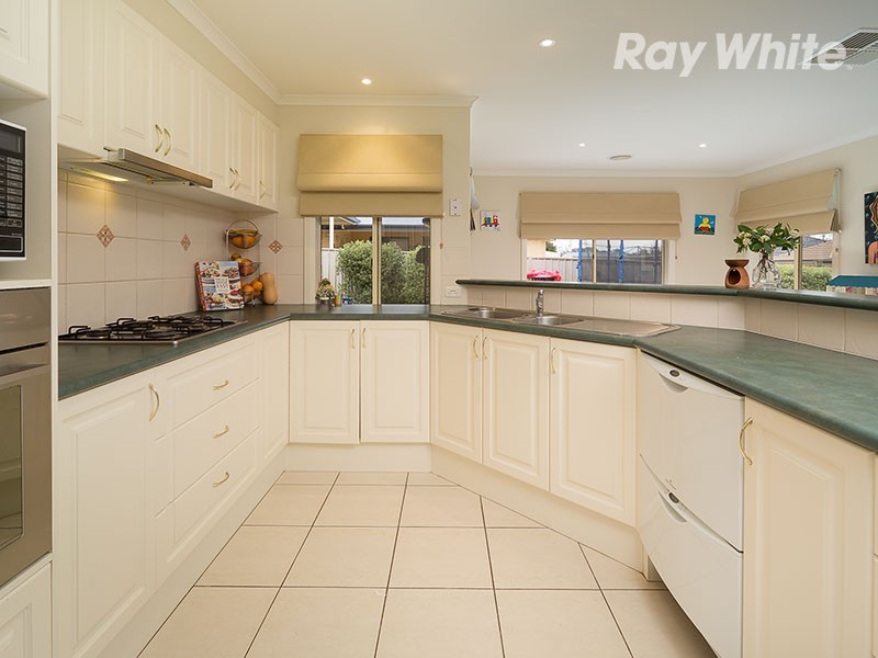 15 Dillagar Place, Lavington NSW 2641