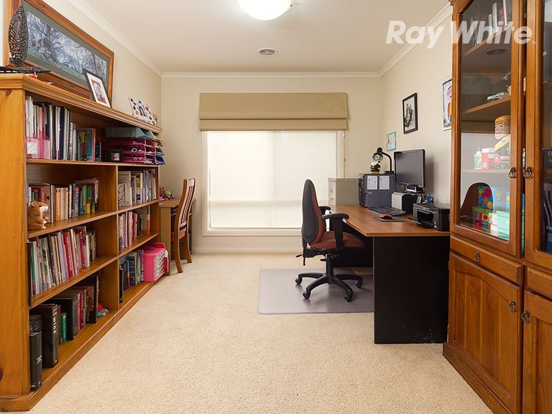 15 Dillagar Place, Lavington NSW 2641